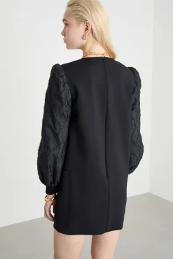 Abito corto con maniche jacquard - Nero