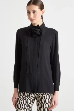 Blusa con applicazione a fiore - Nero