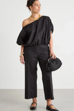 Blusa crop con ampio scollo a barchetta - Nero