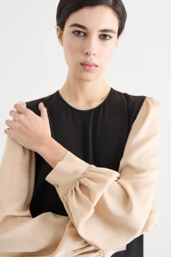 Blusa in charmeuse con maniche a sbuffo - Nero Beige