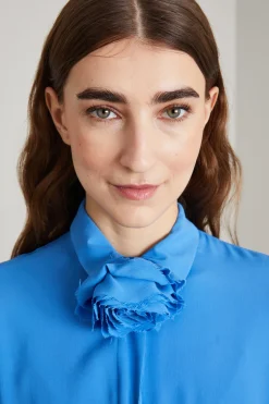 Camicia con accessorio a fiore - Blu