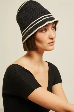 Cloche con motivi a contrasto - Nero Panna