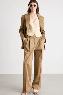 Gilet aderente con cinturino posteriore - Beige