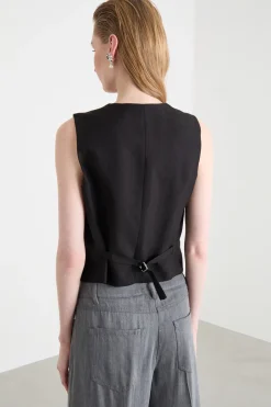 Gilet aderente con cinturino posteriore - Nero