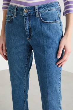 Jeans aderente con fondo flare - Blu
