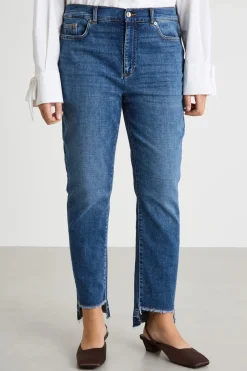 Jeans con fondo irregolare a taglio vivo - Blu