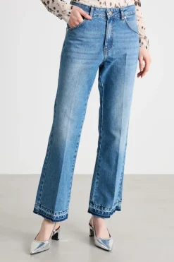 Jeans con fondo sfrangiato - Azzurro