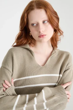 Maglia ampia con colletto a punta - Beige Bianco