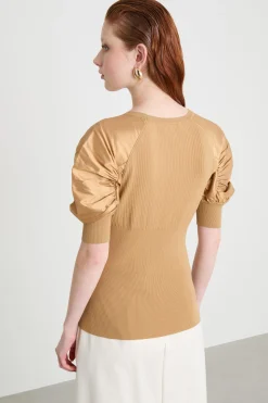 Maglia con maniche corte a palloncino - Cammello