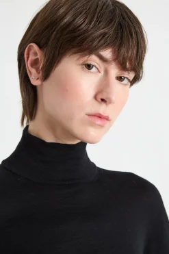 Maglia dolcevita con maniche tre quarti - Nero