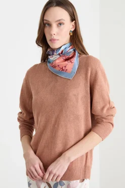 Maglia girocollo in filato rasato - Cammello