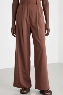 Pantalone ampio con pieghe - Marrone