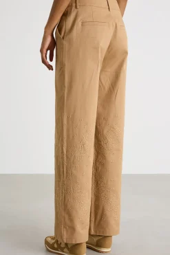 Pantalone in gabardina ricamata - Cammello