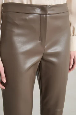 Pantalone slim in tessuto spalmato - Marrone