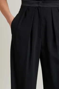 Pantaloni carrot in enver satin - Nero