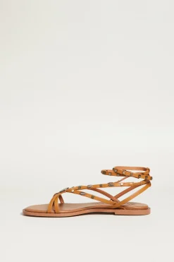Sandali in pelle con borchie - Cuoio