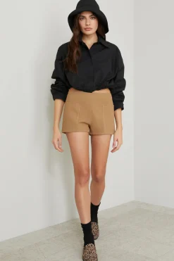 Shorts con maxi tasche - Cammello