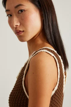 Top a canotta crochet - Marrone