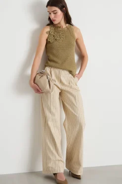 Top smanicato con fiori crochet - Verde