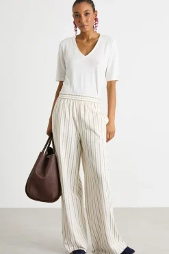 T-shirt con ampio scollo a V - Bianco