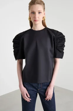T-shirt con maniche arricciate - Nero