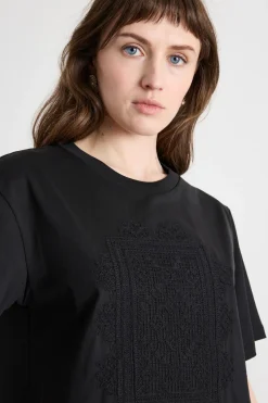 T-shirt con ricamo - Nero