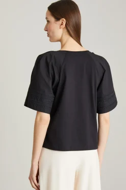 T-shirt con ricamo - Nero
