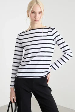 T-shirt con scollo a barchetta - Nero Bianco