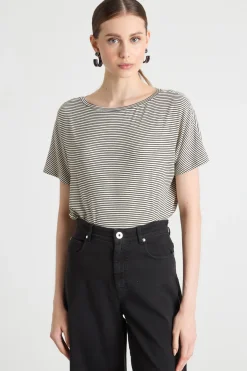 T-shirt con scollo ampio - Nero Bianco