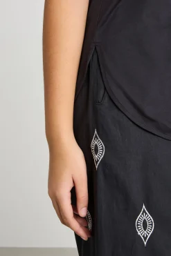 T-shirt in jersey con scollo a V - Nero